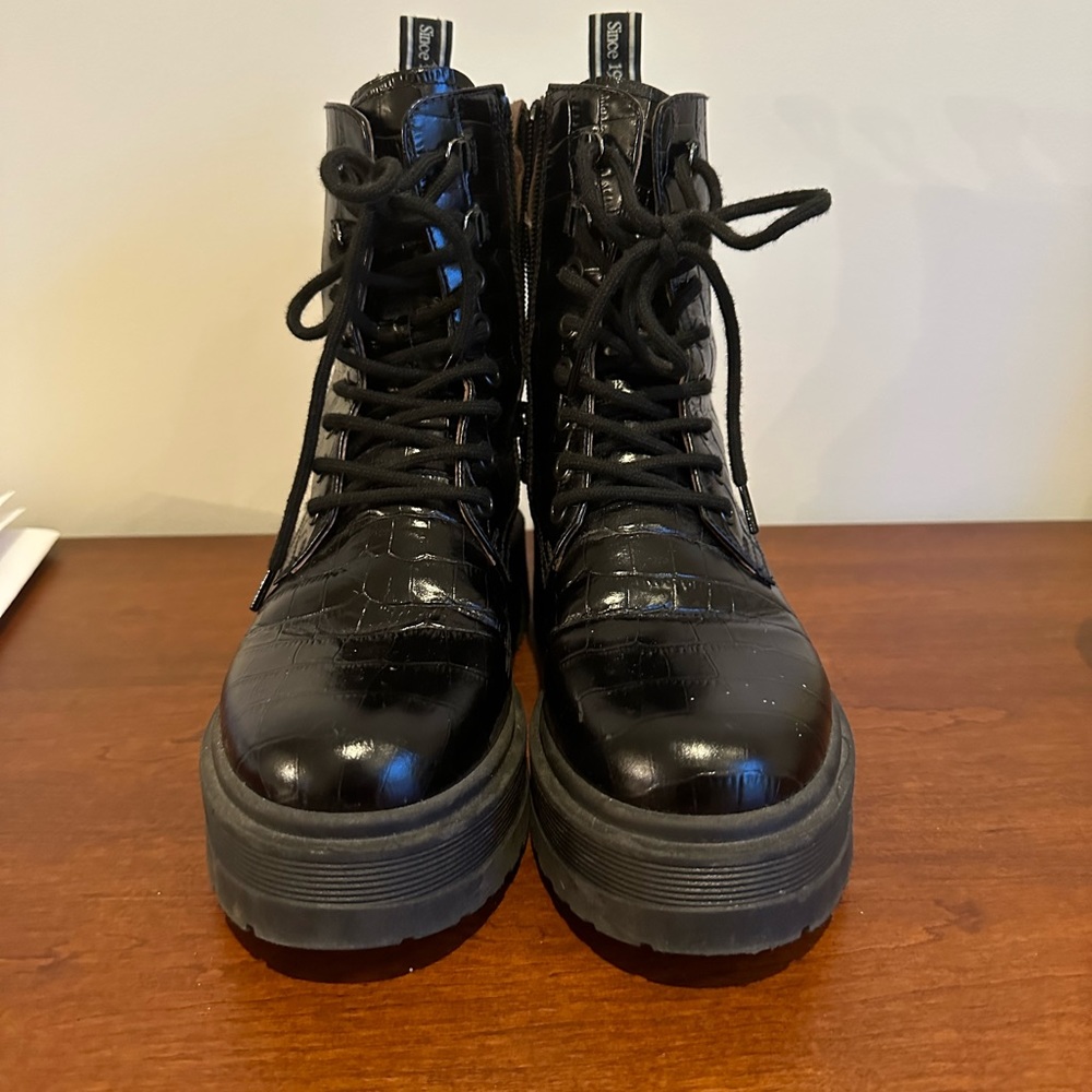 NeroGiardini Crocodile print combat boots